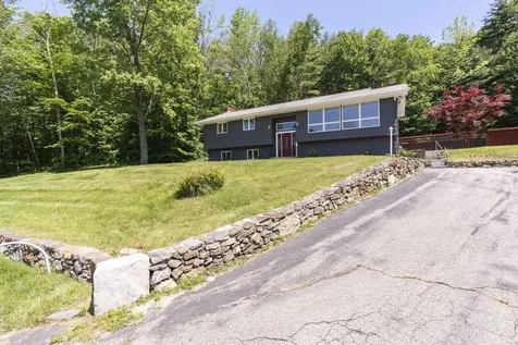 8 Butler Drive Lewiston ME 04240