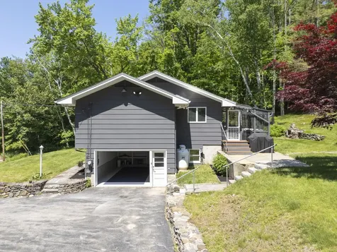 8 Butler Drive Lewiston ME 04240