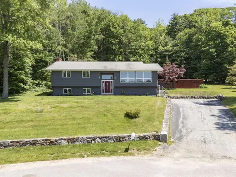 8 Butler Drive Lewiston ME 04240