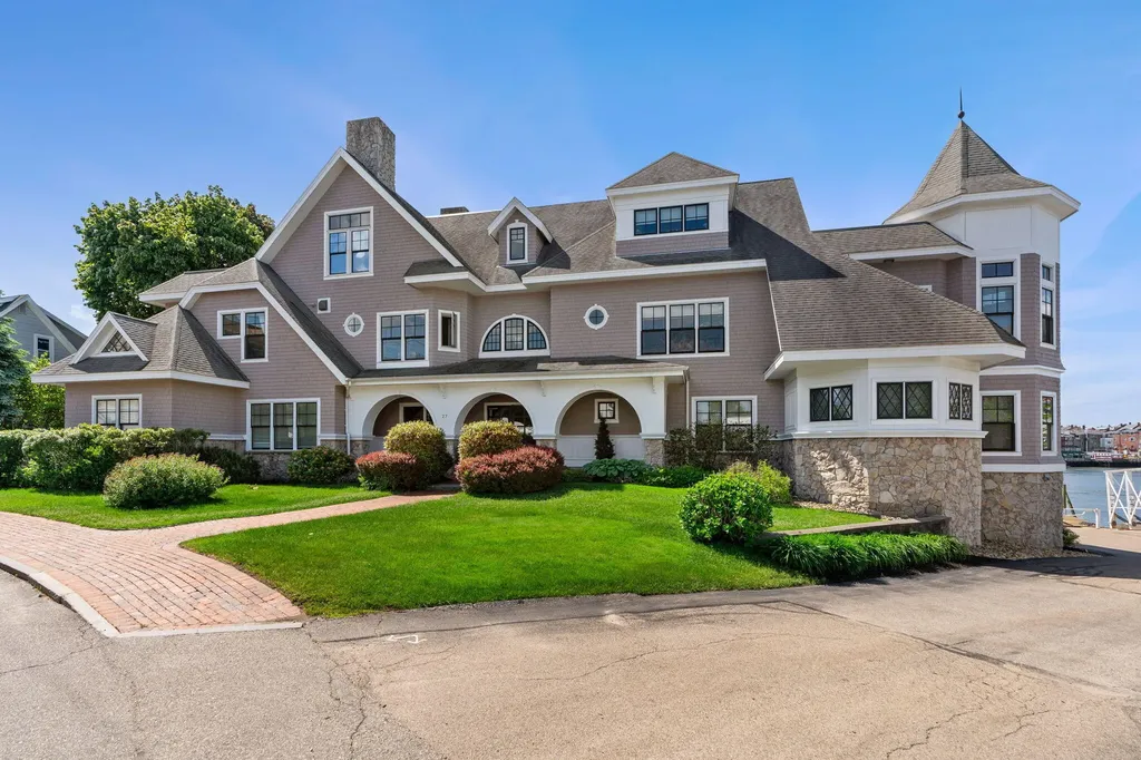 27 Badgers Island W Kittery ME 03904
