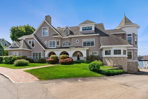 27 Badgers Island W Kittery ME 03904