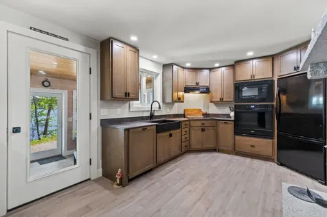 28 E Eleanor Avenue Standish ME 04084
