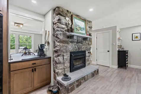 28 E Eleanor Avenue Standish ME 04084