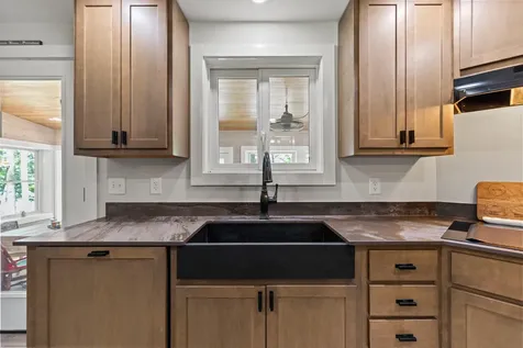 28 E Eleanor Avenue Standish ME 04084
