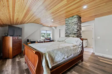 28 E Eleanor Avenue Standish ME 04084