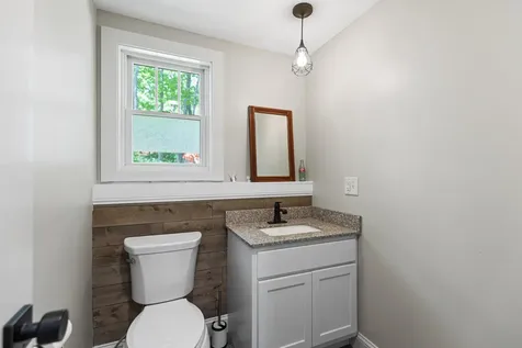 28 E Eleanor Avenue Standish ME 04084