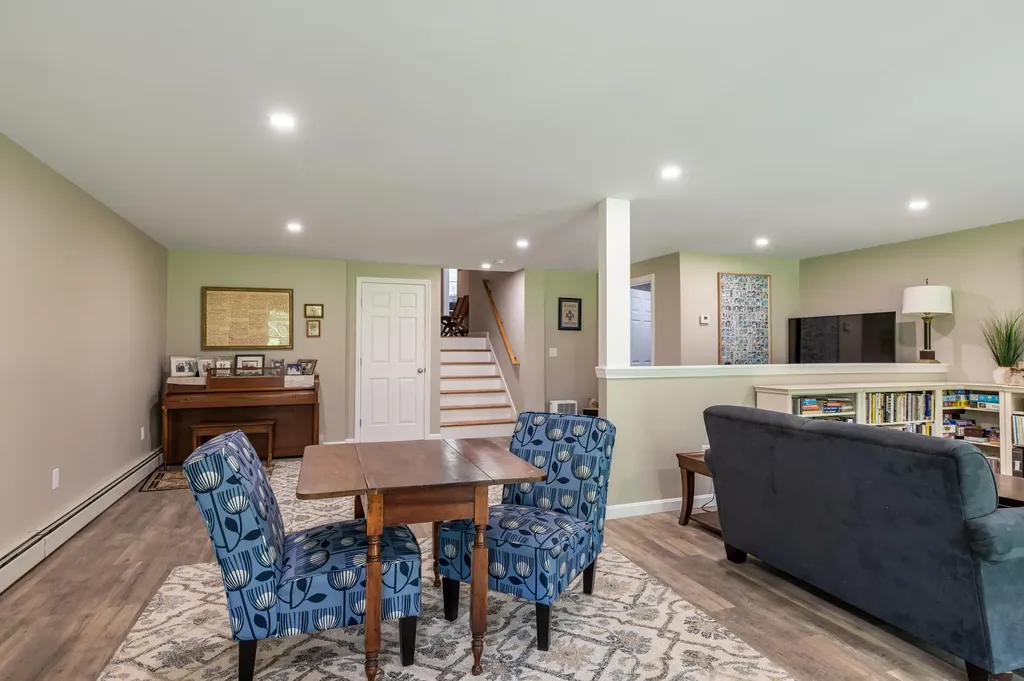 564 Kenduskeag Avenue Bangor ME 04401