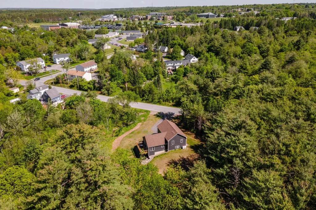 564 Kenduskeag Avenue Bangor ME 04401