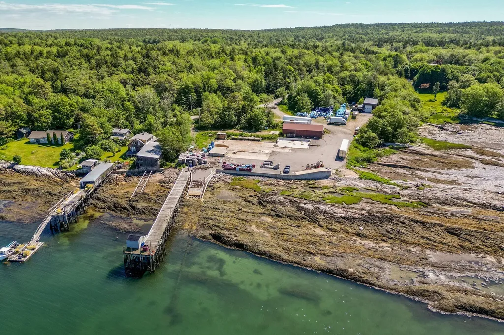 32 Bakers Wharf Road Phippsburg ME 04562