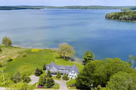 601 Back Cove Waldoboro ME 04572