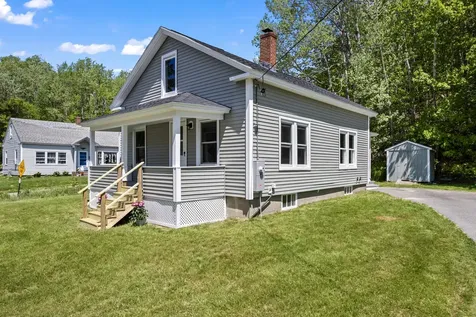 18 Middle Street Topsham ME 04086