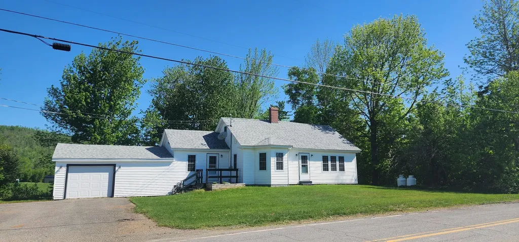 3082 Kennebec Road Newburgh ME 04444