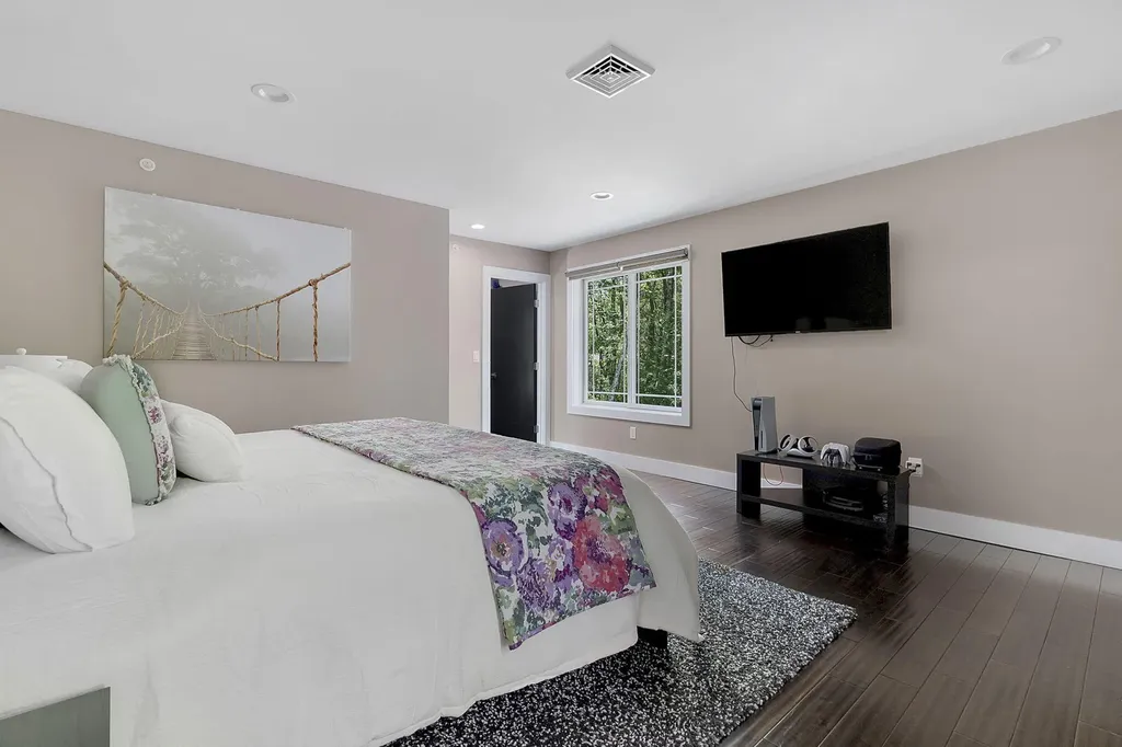 37 Stone Ridge Road Falmouth ME 04105
