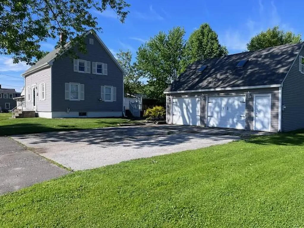 156 Chamberlain Street Brewer ME 04412