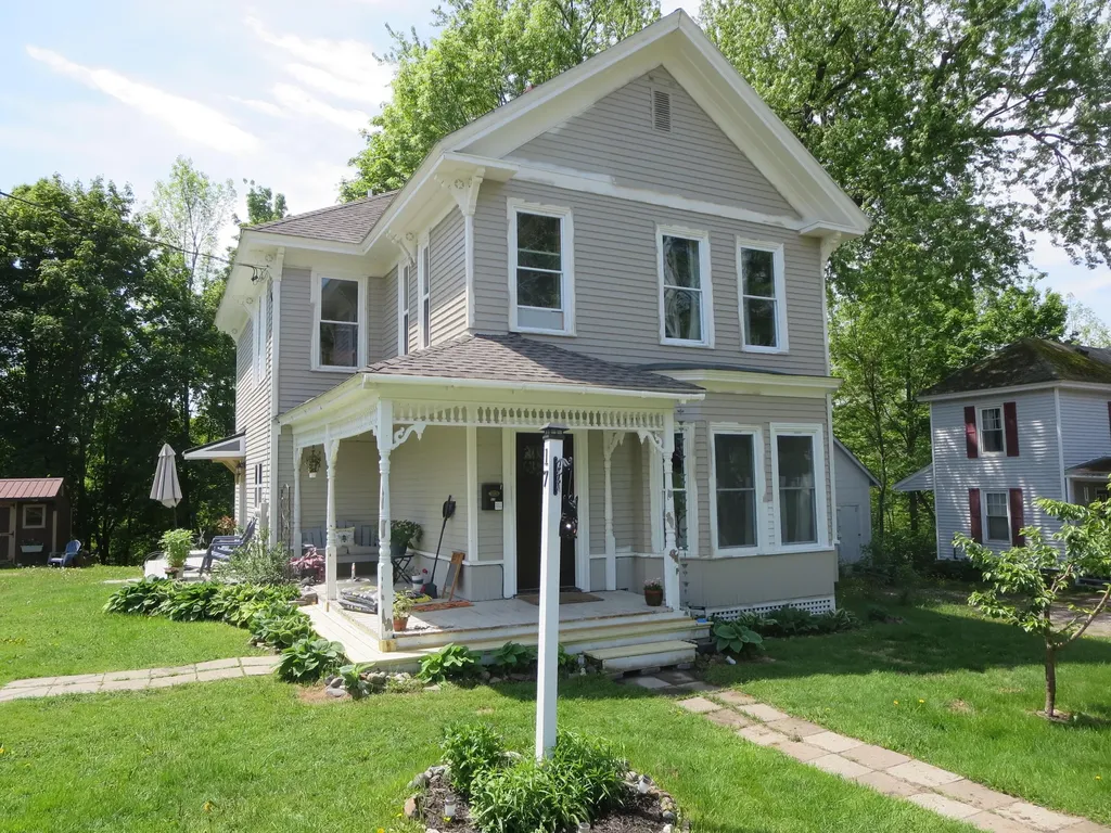 17 Mayo Street Dover-foxcroft ME 04426