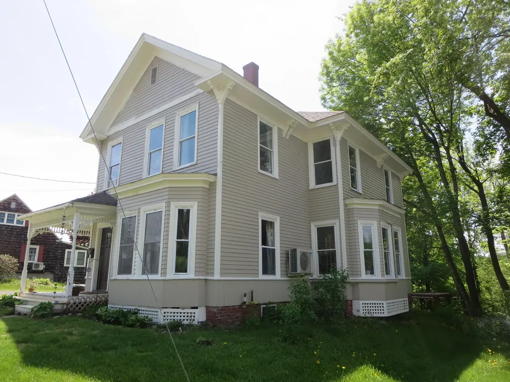 17 Mayo Street Dover-foxcroft ME 04426
