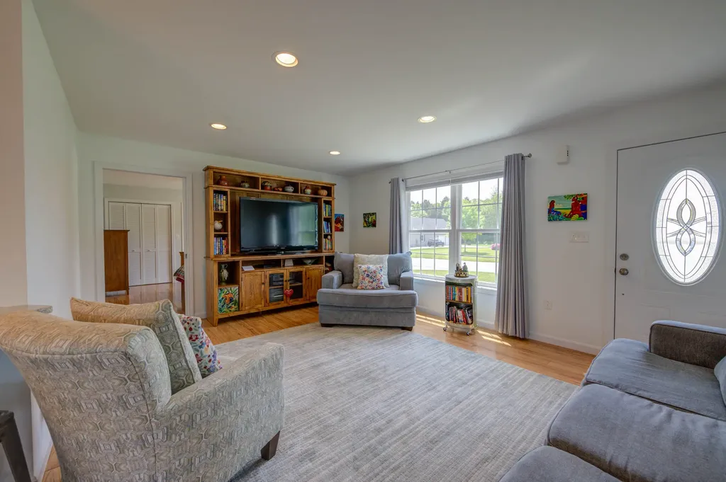 13 Sunrise Drive Hallowell ME 04347