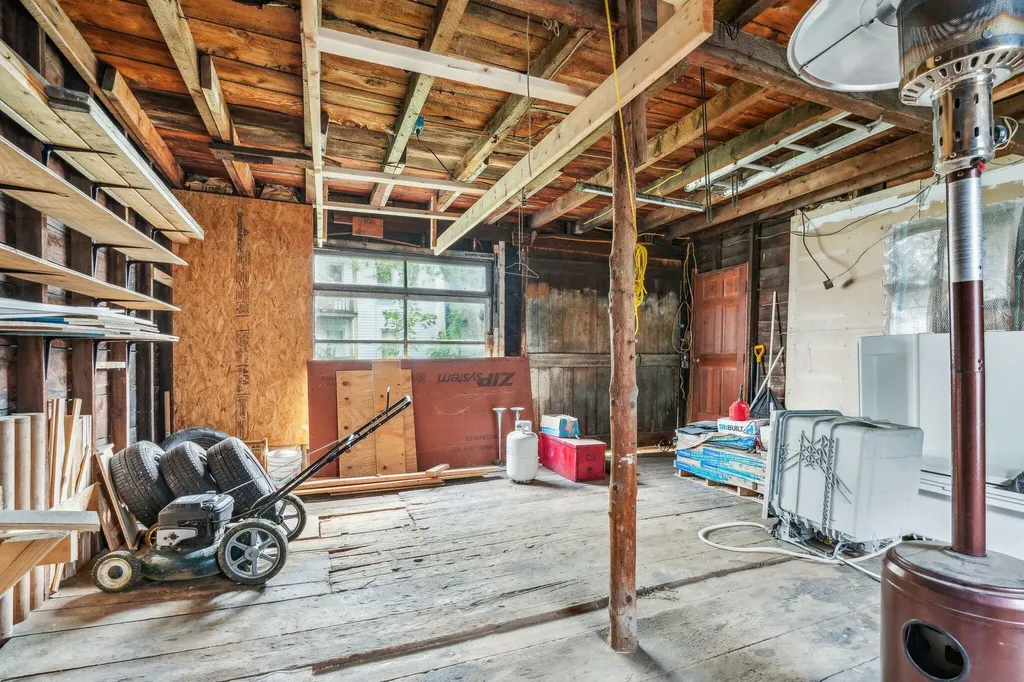11 Pearl Street Auburn ME 04210