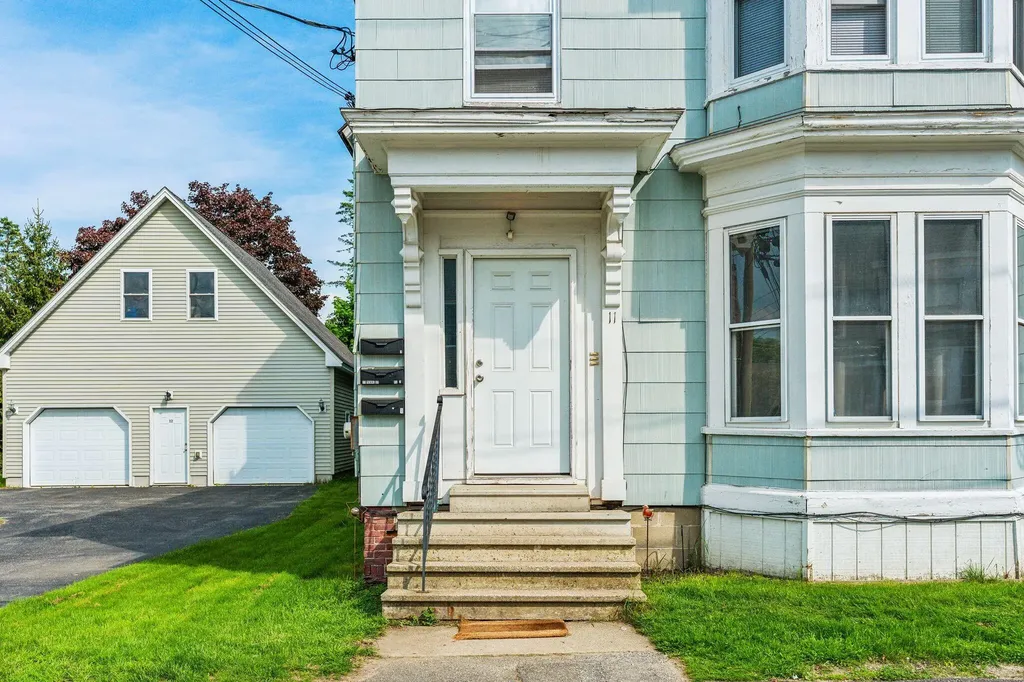 11 Pearl Street Auburn ME 04210