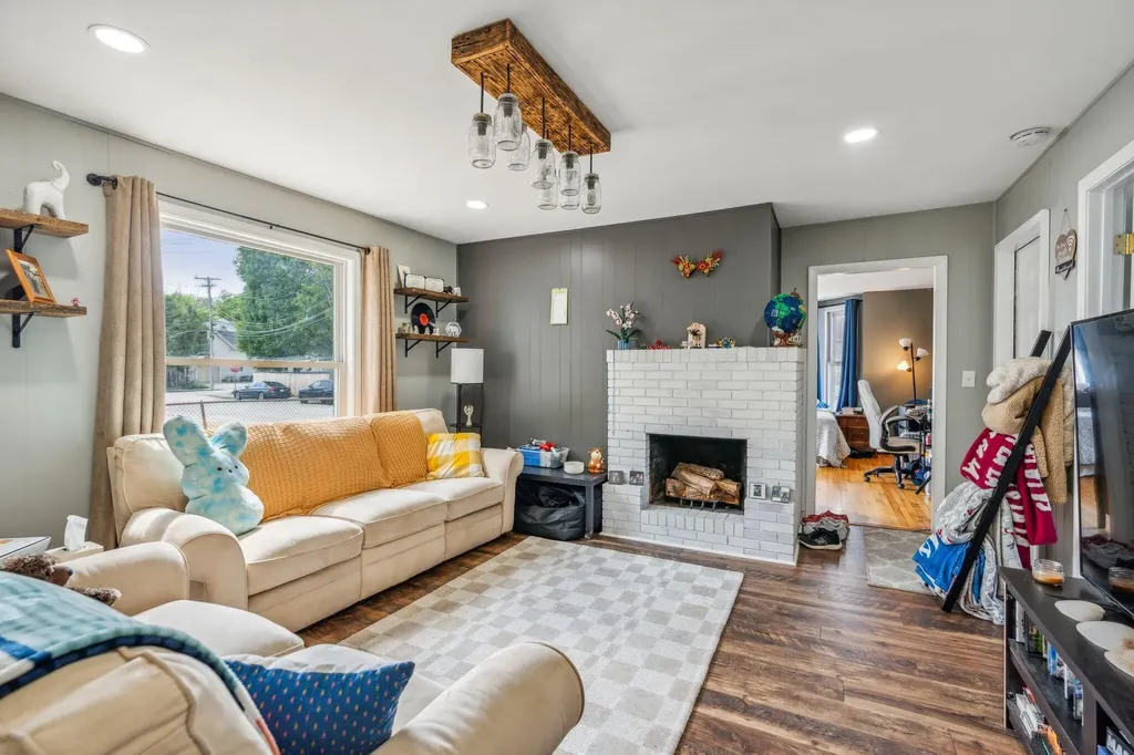 11 Pearl Street Auburn ME 04210