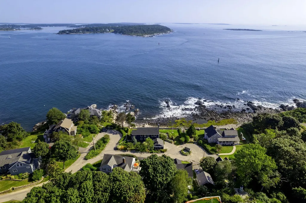 2 Garden Circle Cape Elizabeth ME 04107