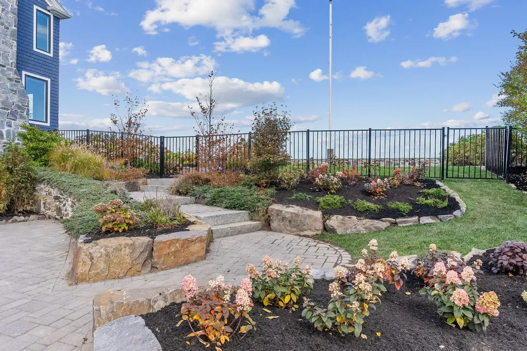 2 Garden Circle Cape Elizabeth ME 04107