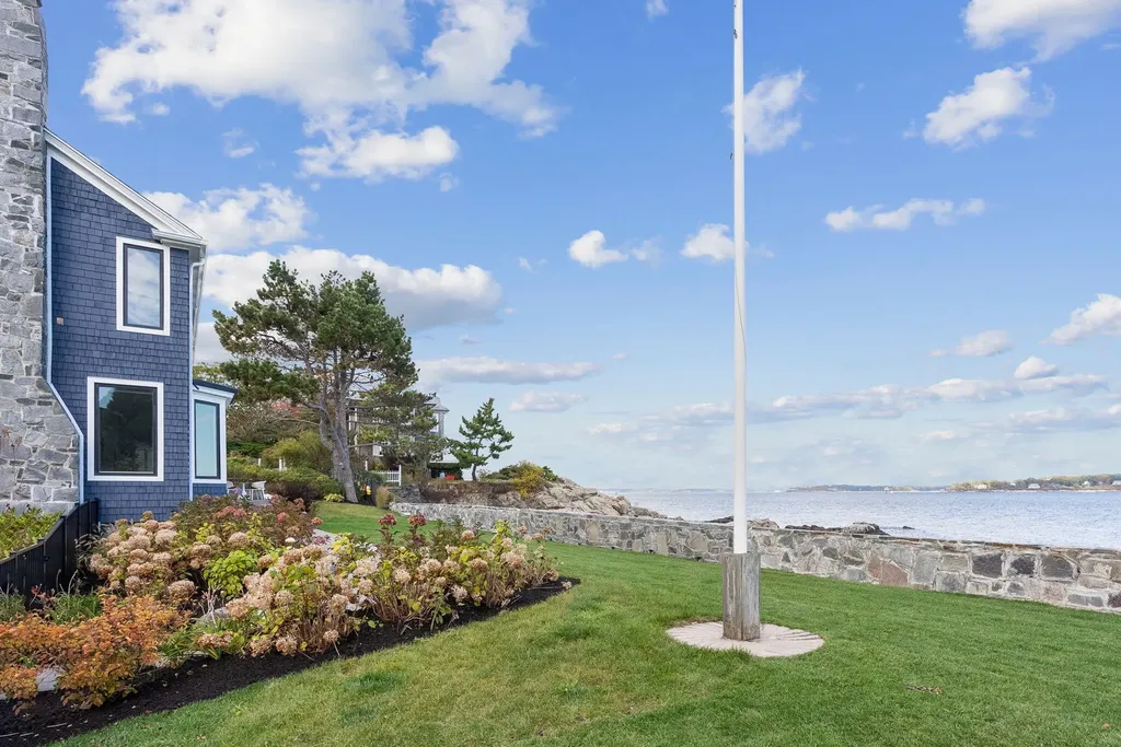 2 Garden Circle Cape Elizabeth ME 04107