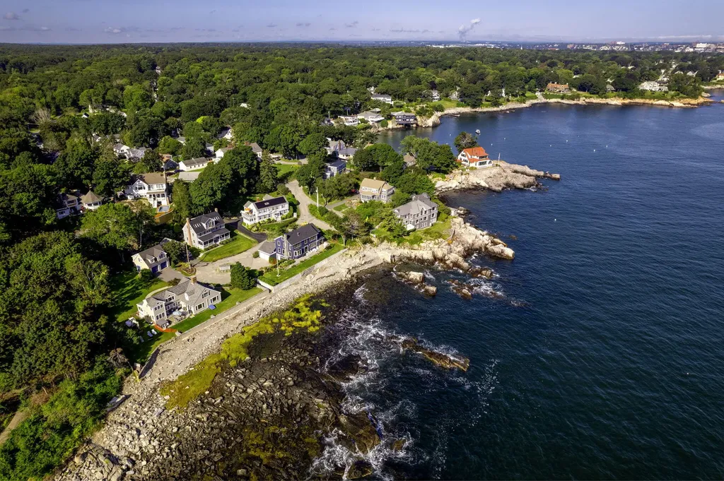 2 Garden Circle Cape Elizabeth ME 04107