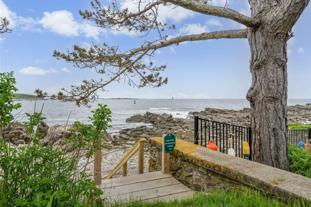 2 Garden Circle Cape Elizabeth ME 04107
