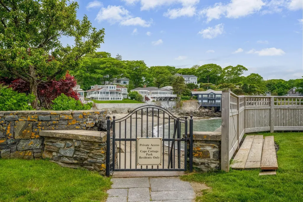 2 Garden Circle Cape Elizabeth ME 04107
