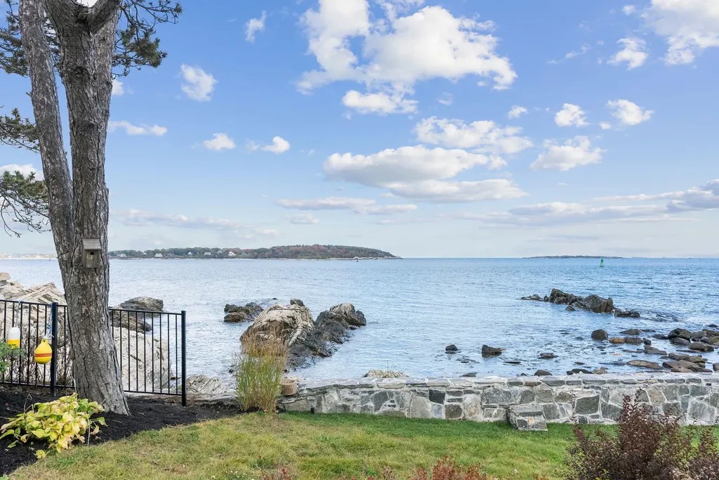 2 Garden Circle Cape Elizabeth ME 04107