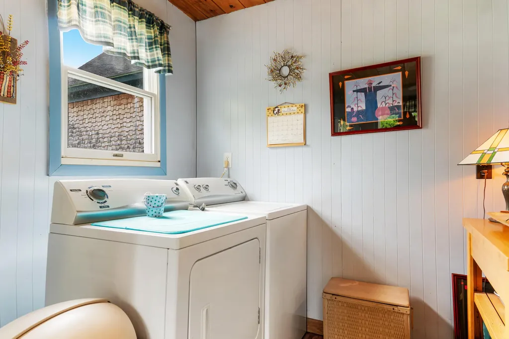 14 Lake Street Oxford ME 04270
