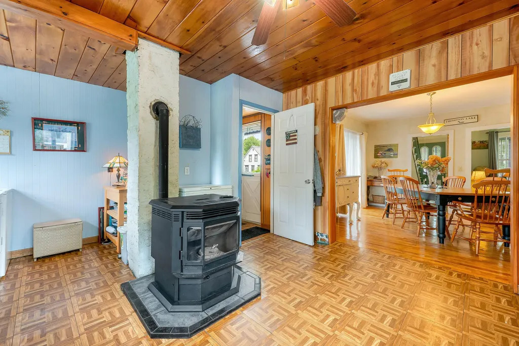 14 Lake Street Oxford ME 04270