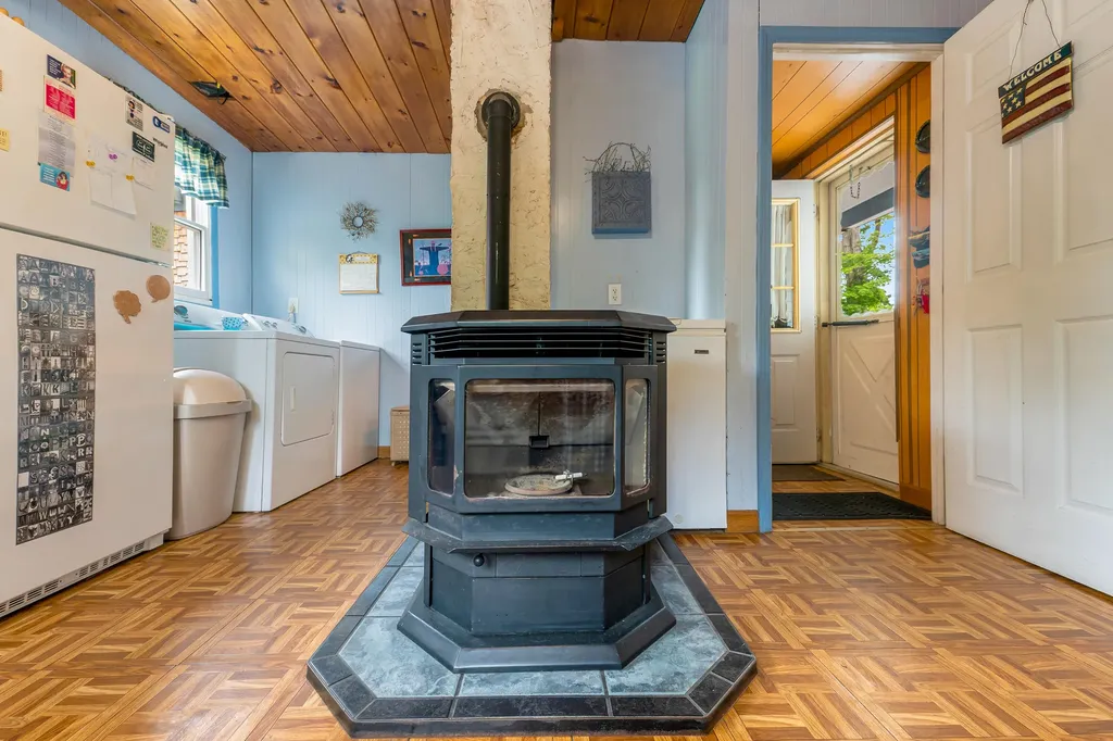14 Lake Street Oxford ME 04270