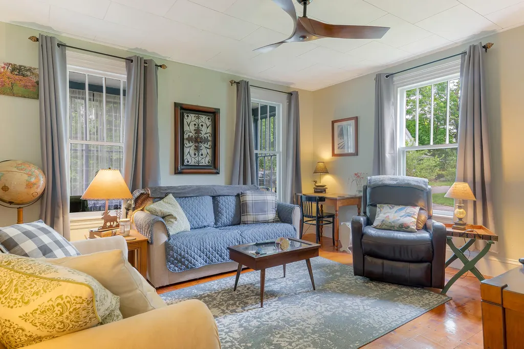 14 Lake Street Oxford ME 04270