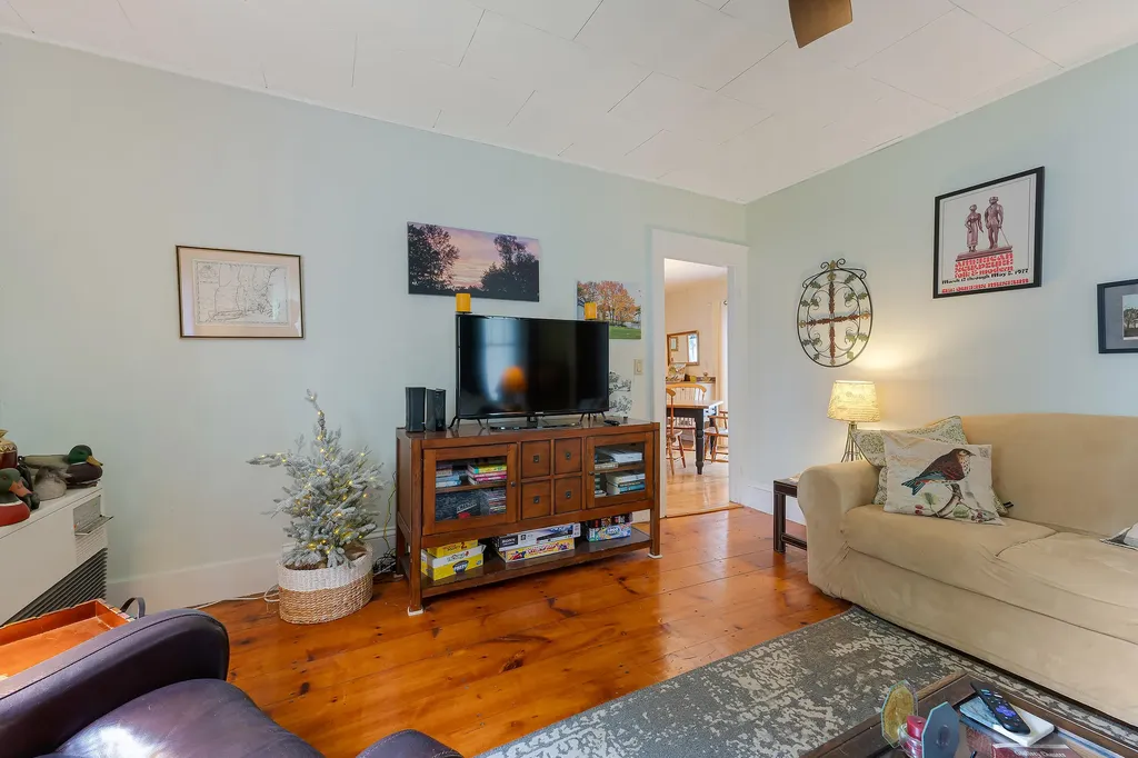 14 Lake Street Oxford ME 04270