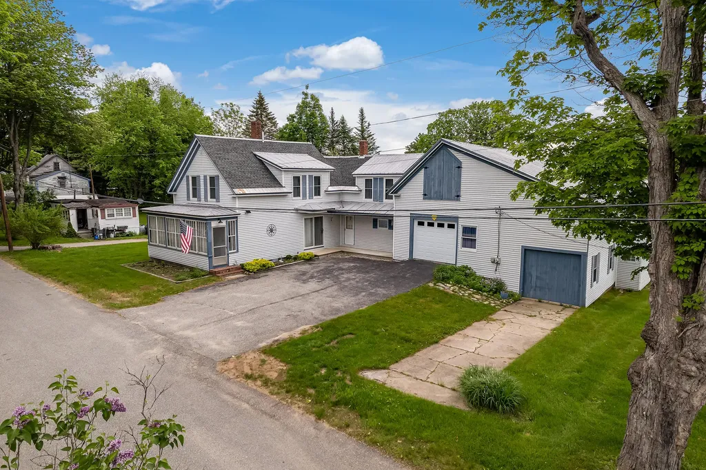 14 Lake Street Oxford ME 04270