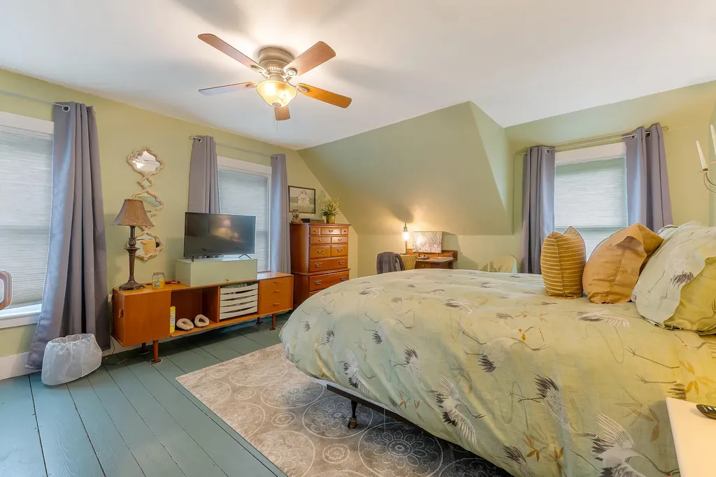 14 Lake Street Oxford ME 04270