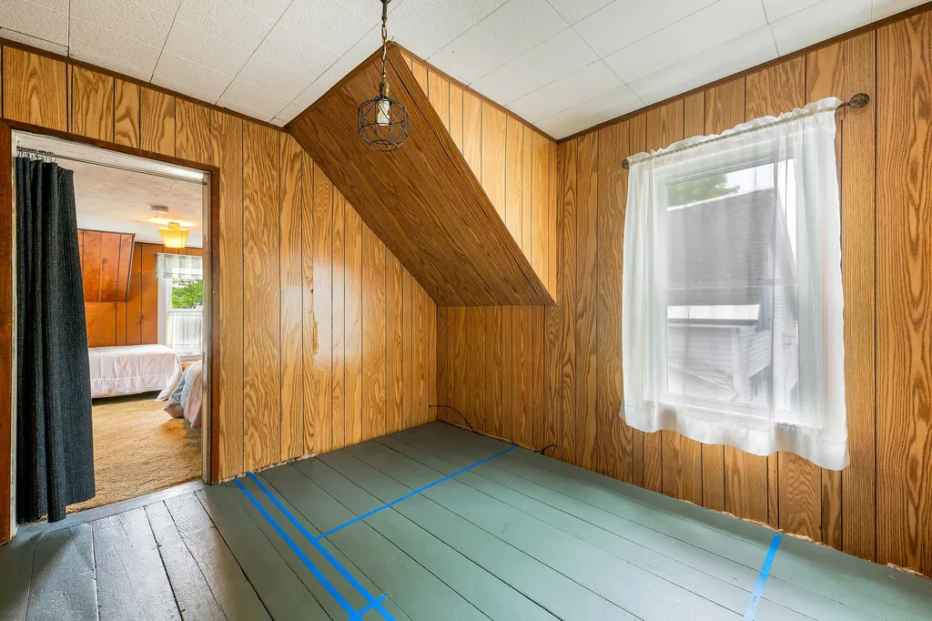 14 Lake Street Oxford ME 04270
