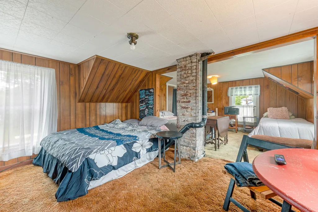 14 Lake Street Oxford ME 04270