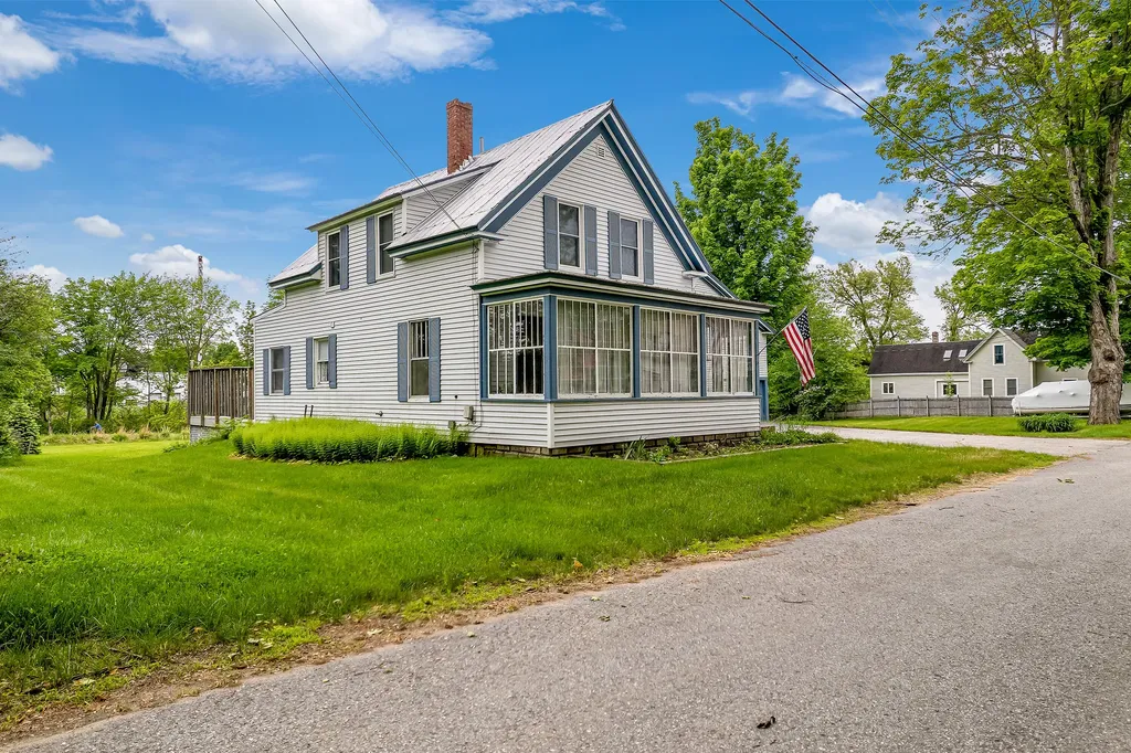 14 Lake Street Oxford ME 04270