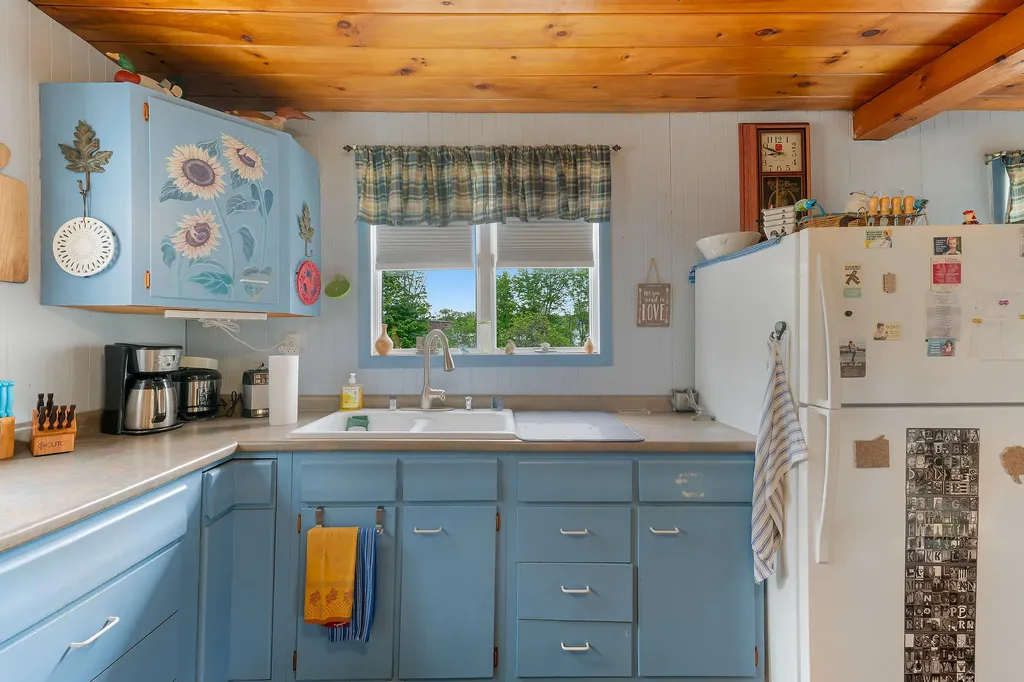 14 Lake Street Oxford ME 04270