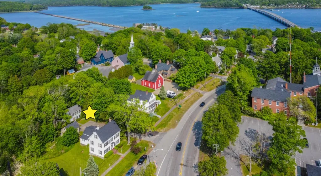 37 Washington Street Wiscasset ME 04578