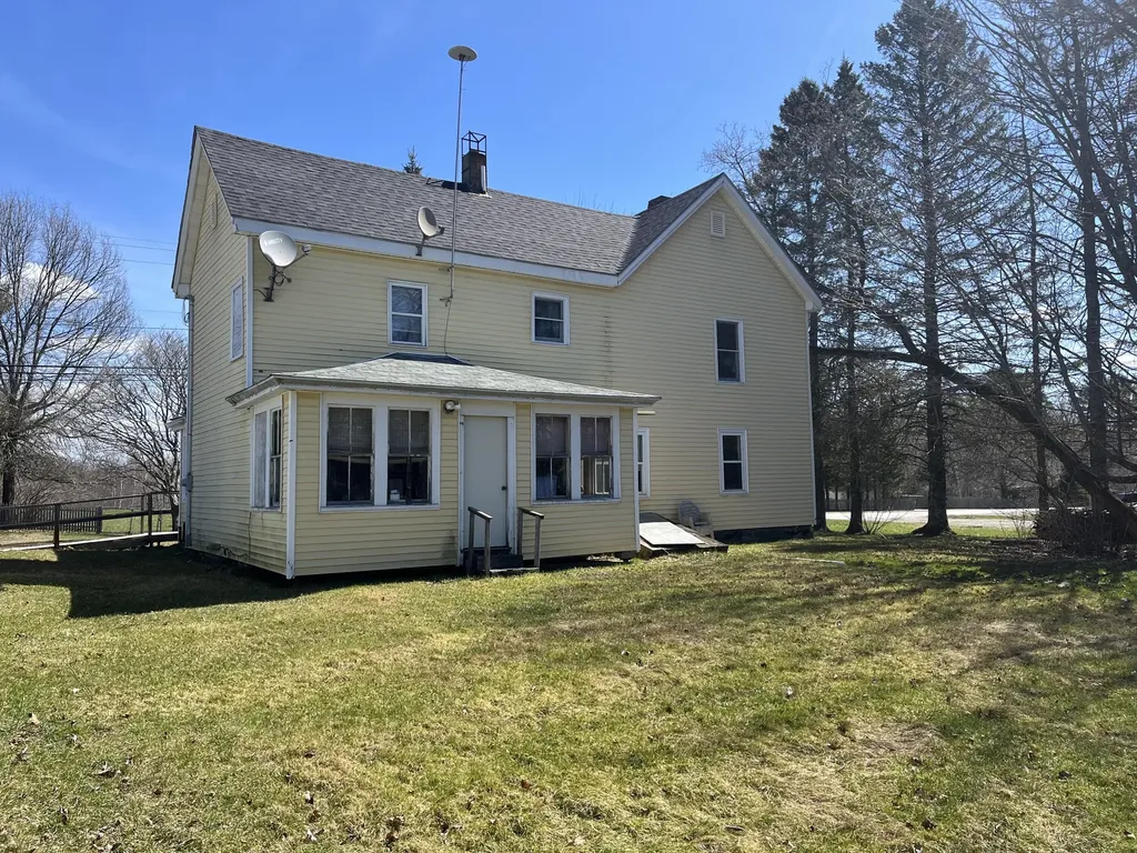 3024 Bennoch Road Alton ME 04468