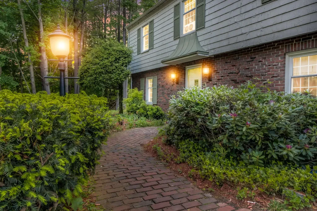 85 Nottingham Road Auburn ME 04210
