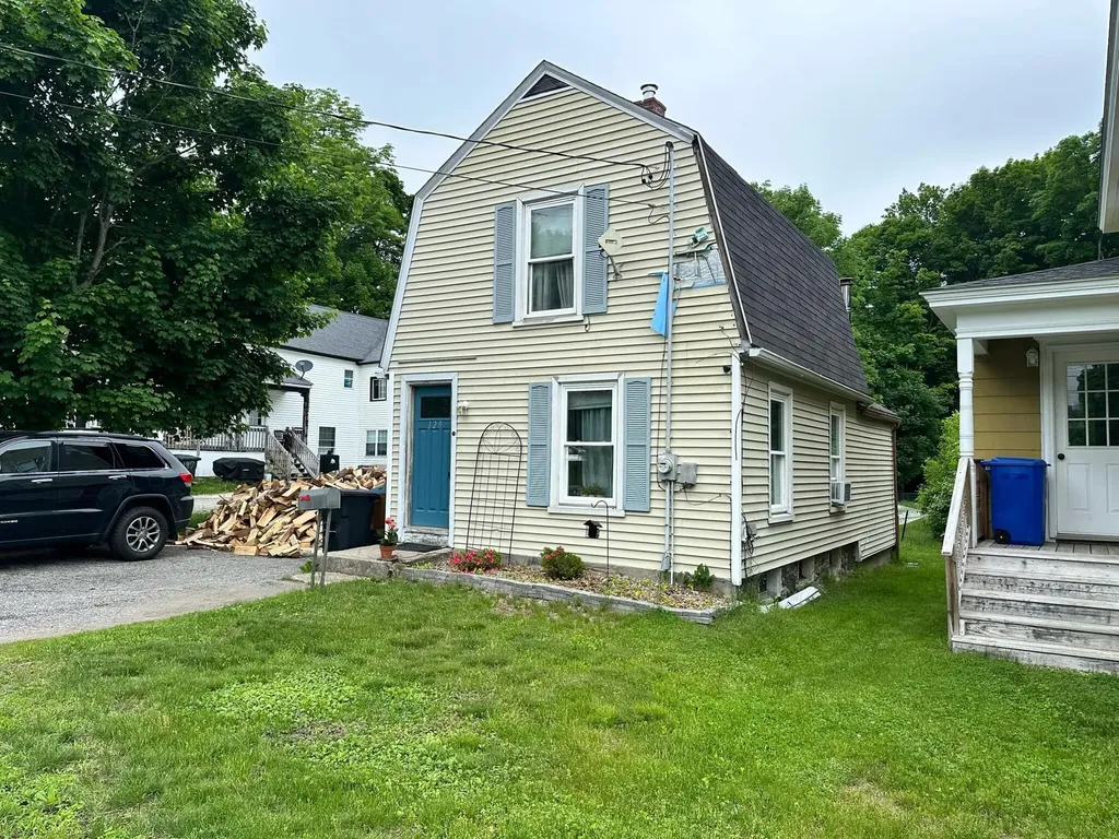 129 Lake Street Auburn ME 04210