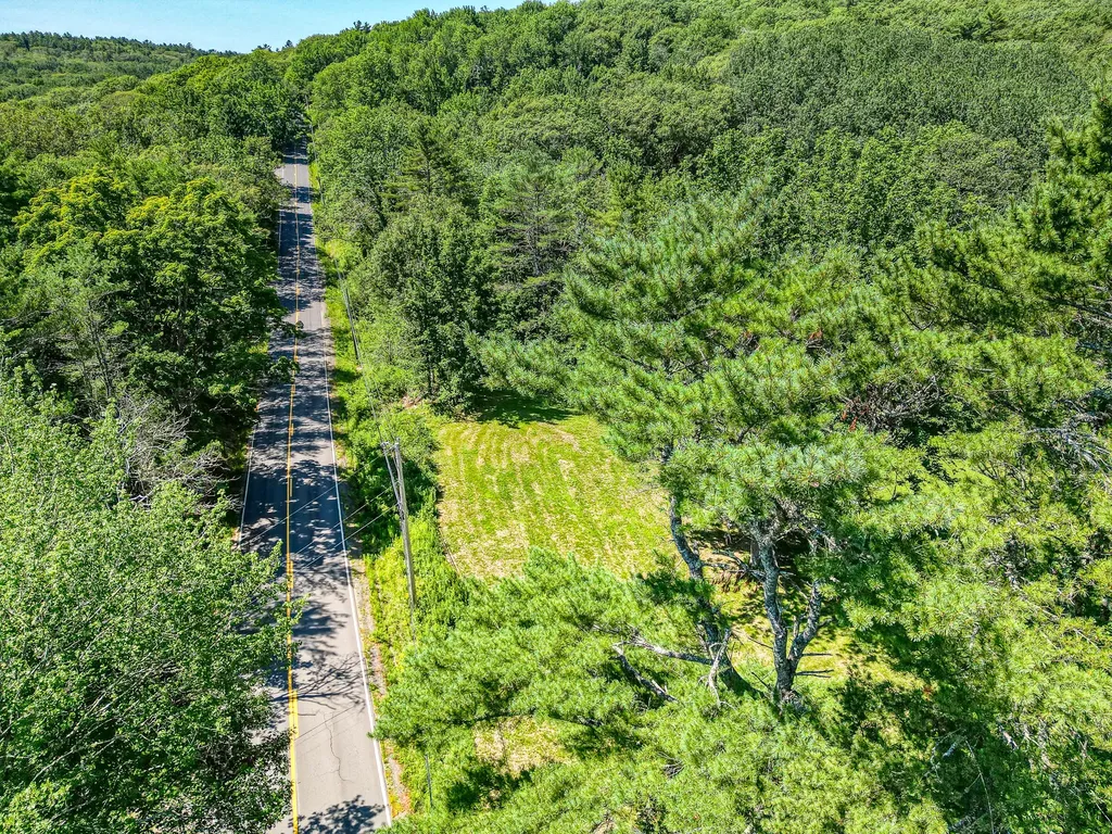 342 River Road Edgecomb ME 04556