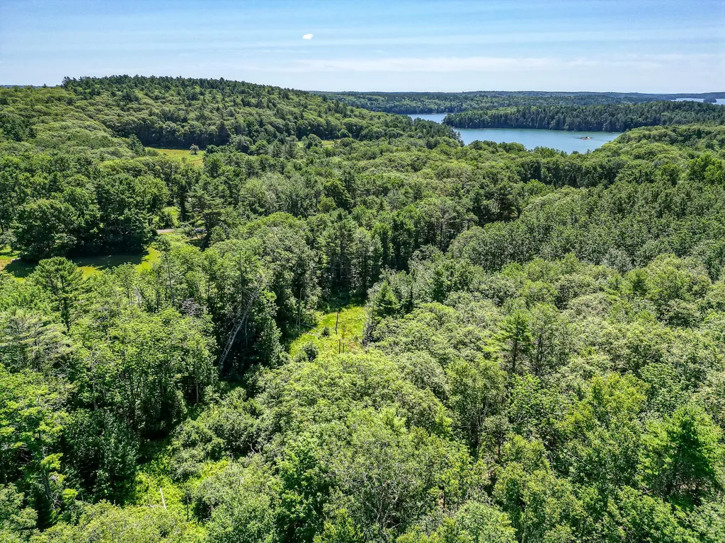 342 River Road Edgecomb ME 04556