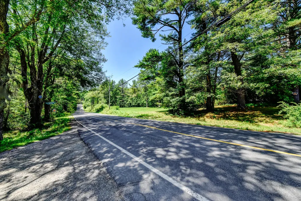 342 River Road Edgecomb ME 04556