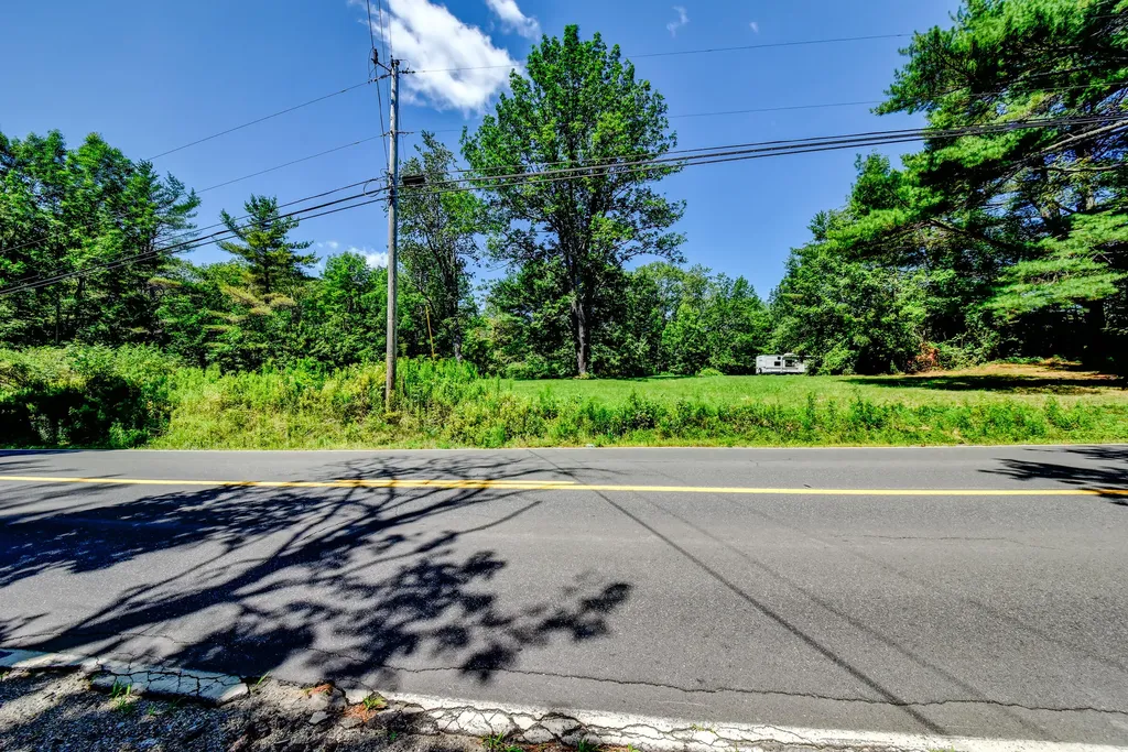 342 River Road Edgecomb ME 04556